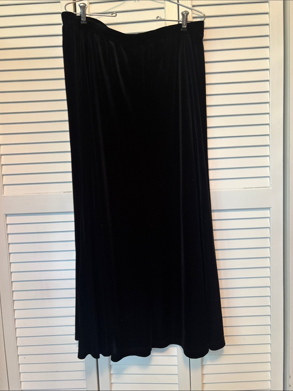 A long, lovely evening skirt in black velour